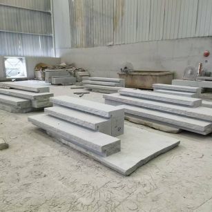 黄石 整石台阶（大面火烧+侧面自然面），出货前厂内拼装