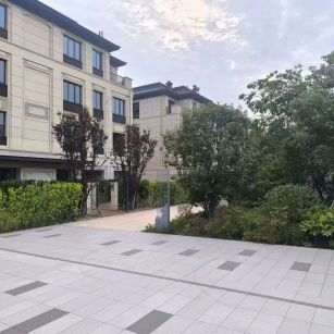 黄石 芝麻白与芝麻白搭配铺装，尺寸1200*600