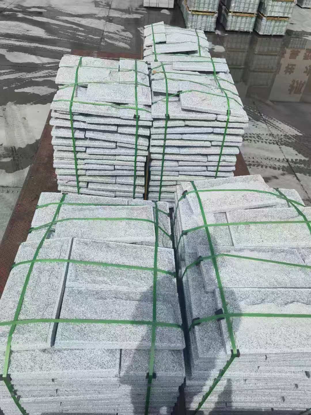 黄石 芝麻白蘑菇石装车出货