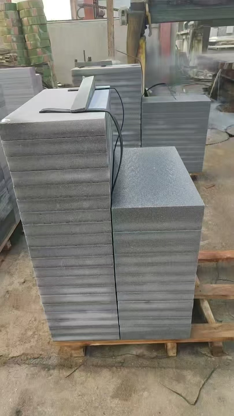 黄石 芝麻灰火烧面300*600*50地铺石材