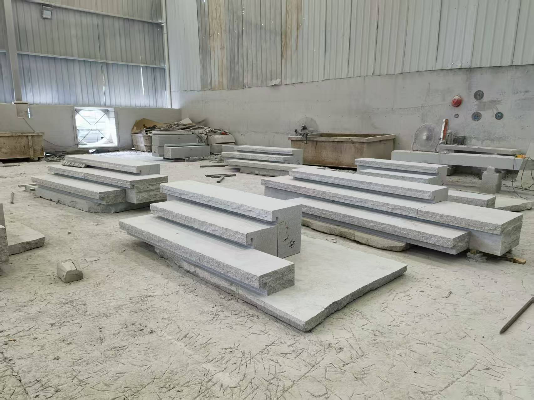 黄石 整石台阶（大面火烧+侧面自然面），出货前厂内拼装