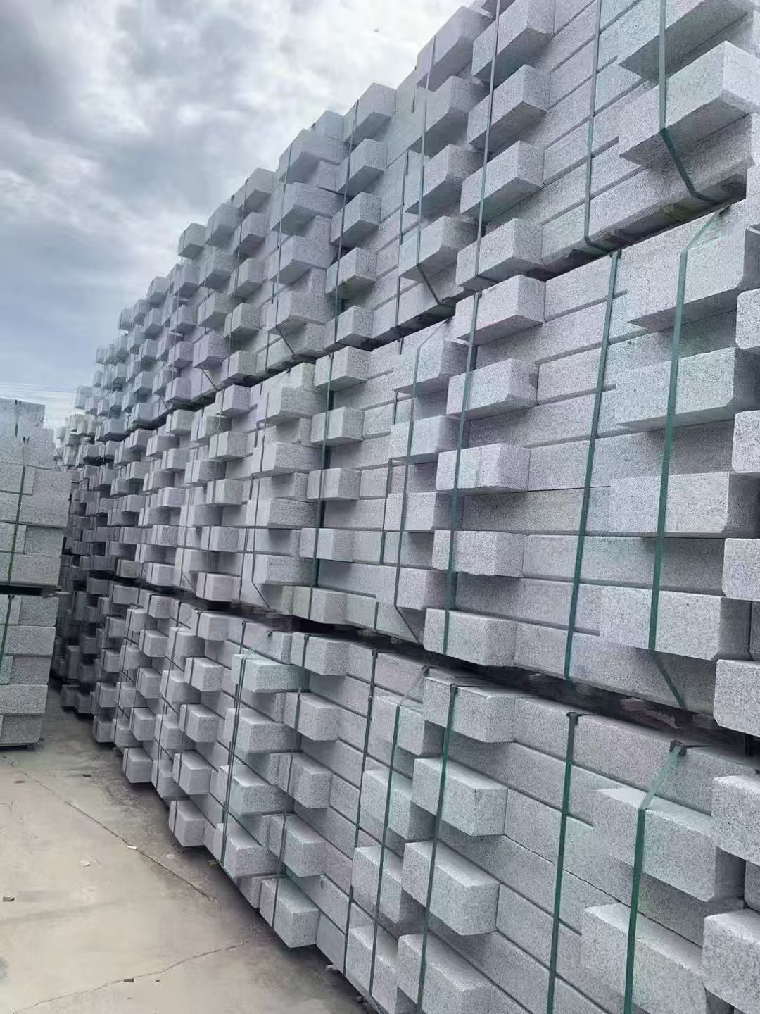 黄石 芝麻灰侧石