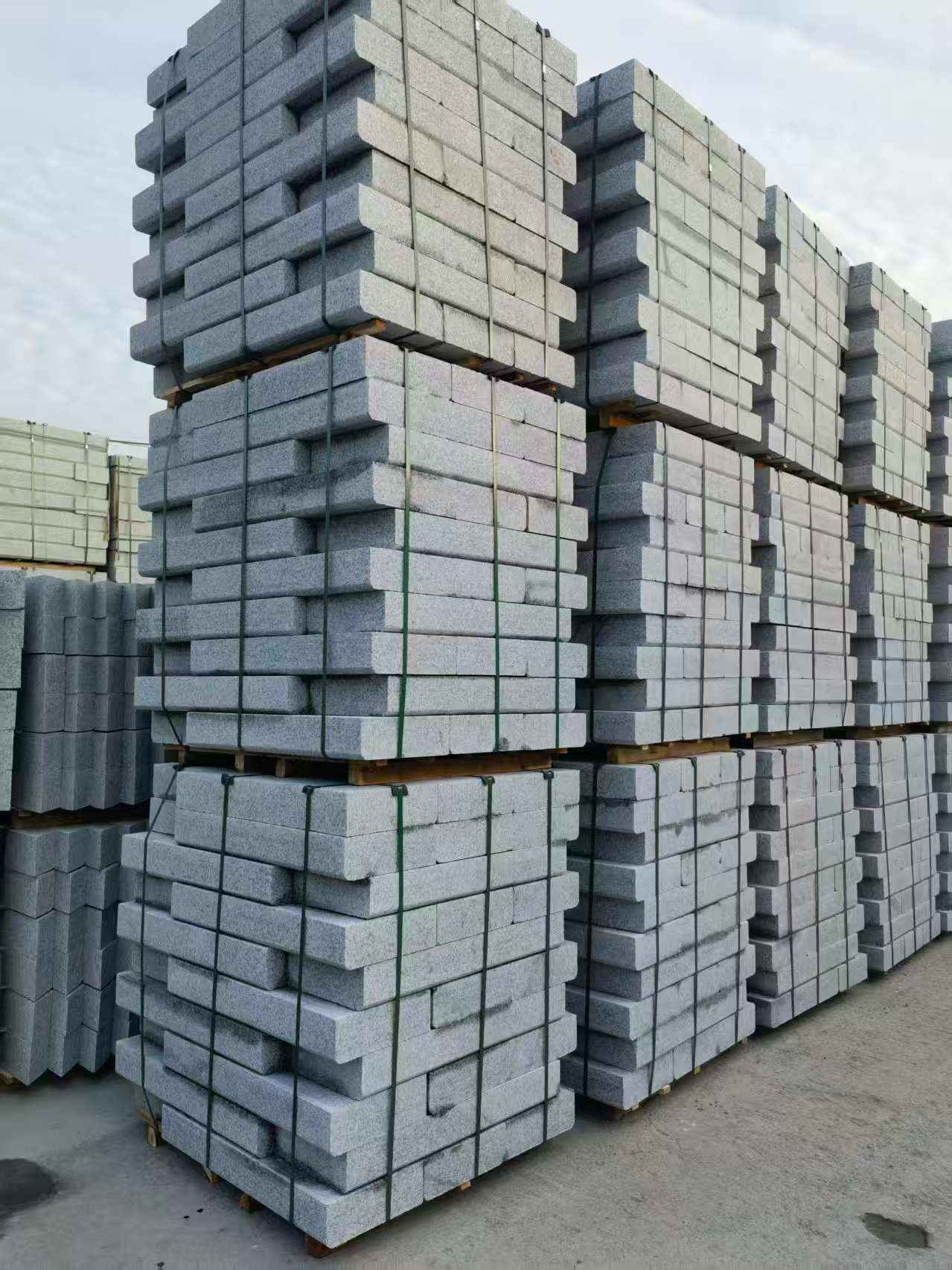 黄石 路沿石（路侧石），颜色一致，尺寸标准