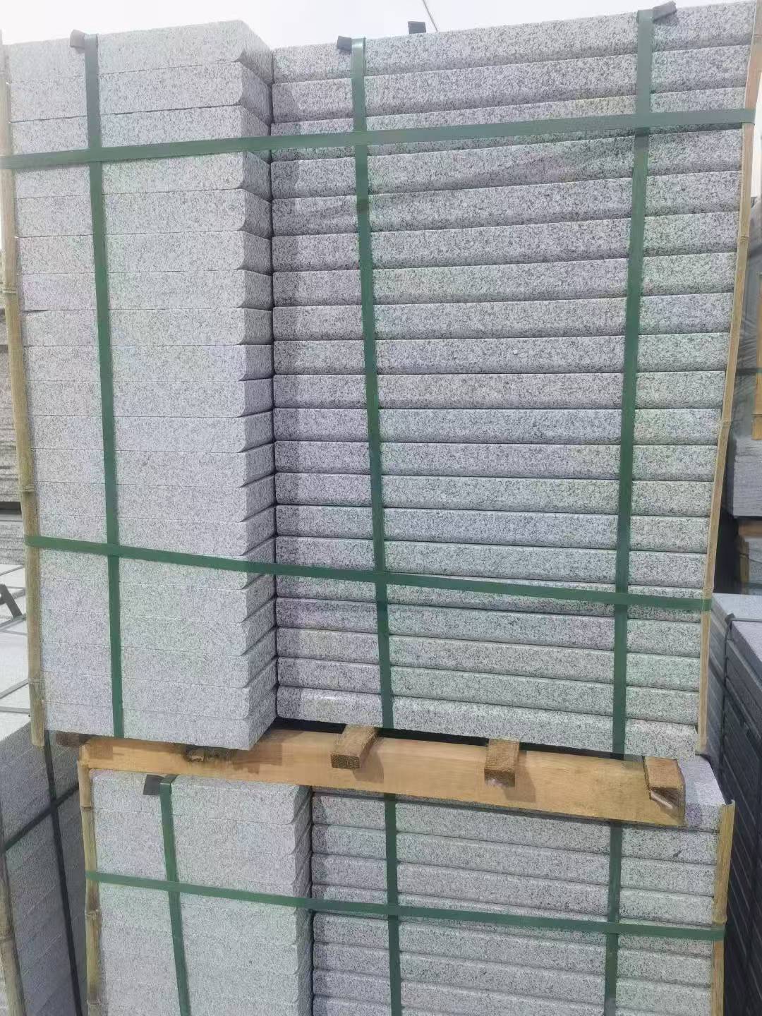 黄石 5公分芝麻白，倒斜角，室外楼梯踏步