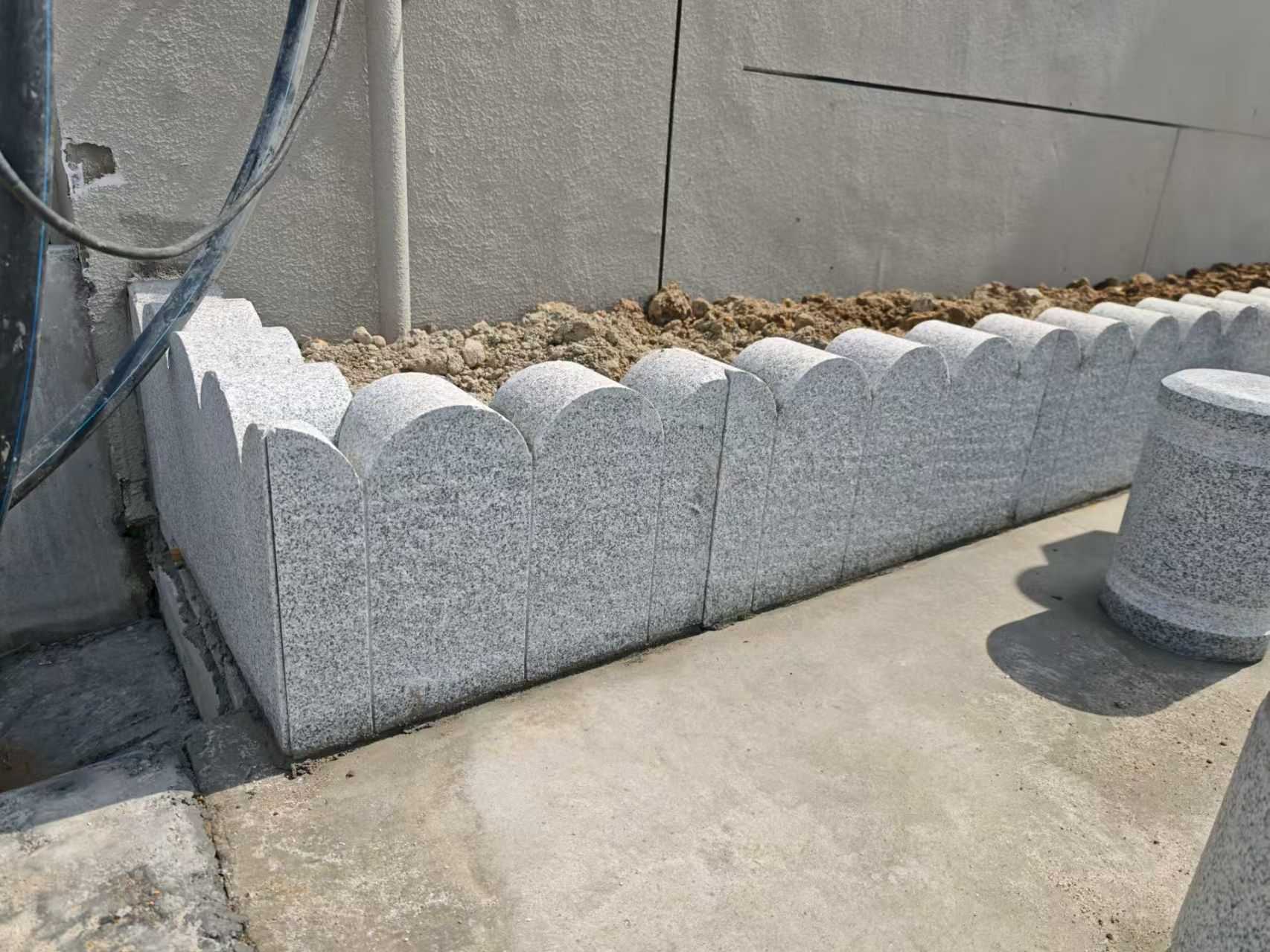 黄石 芝麻白花岗岩花边石铺装效果图